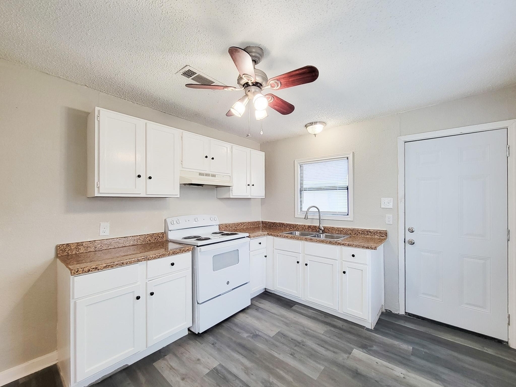 4817 Lawndale Street - Photo 7