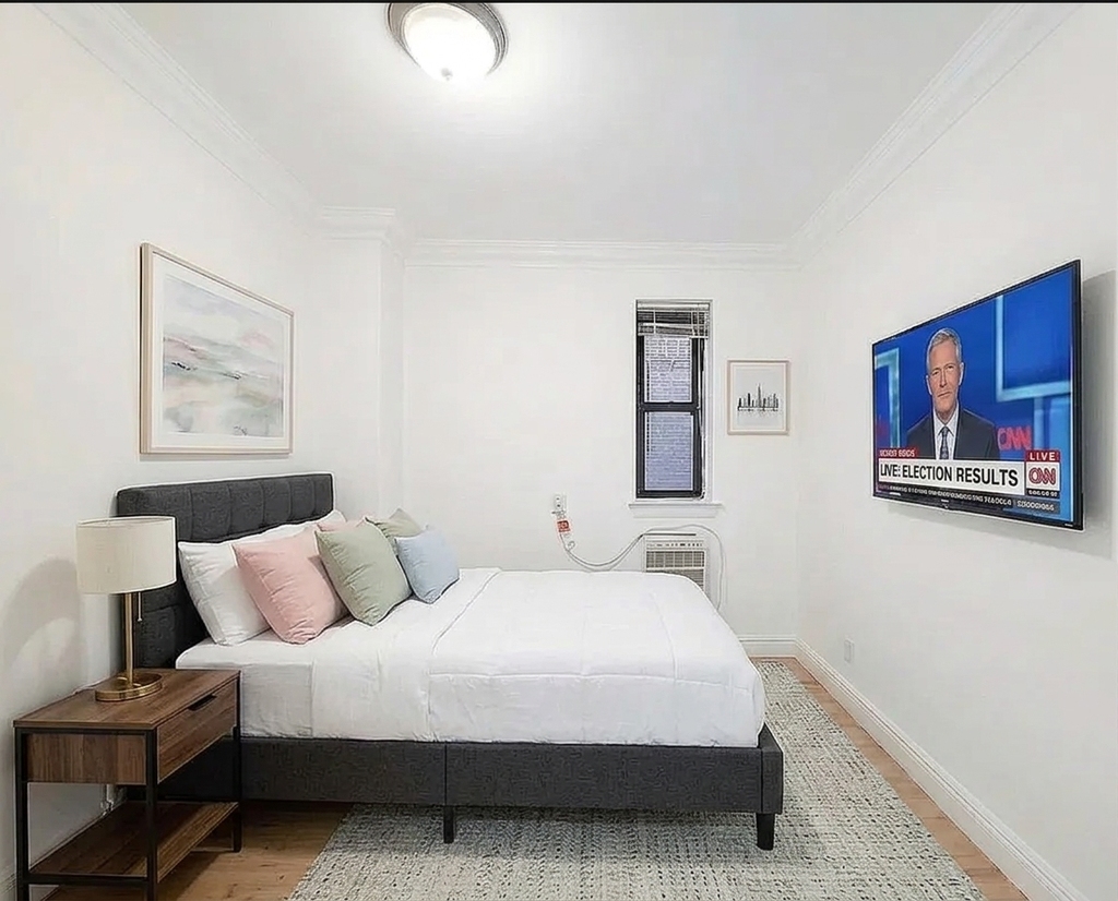 East 83rd street - Photo 4