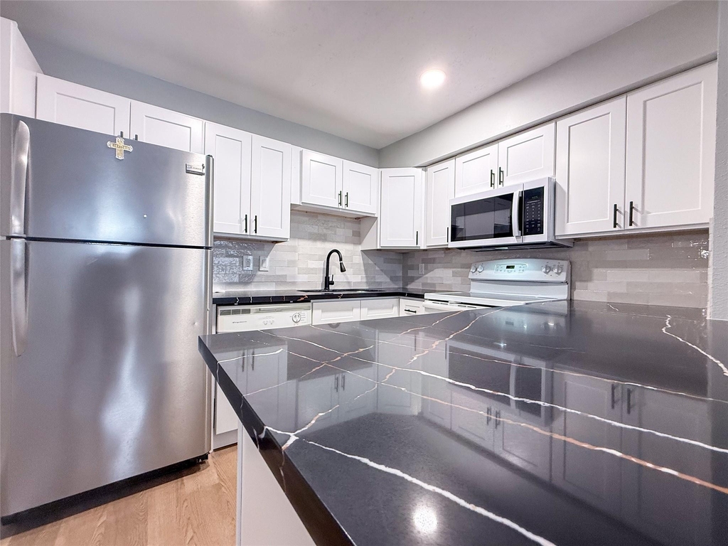 3900 Woodchase Drive - Photo 6