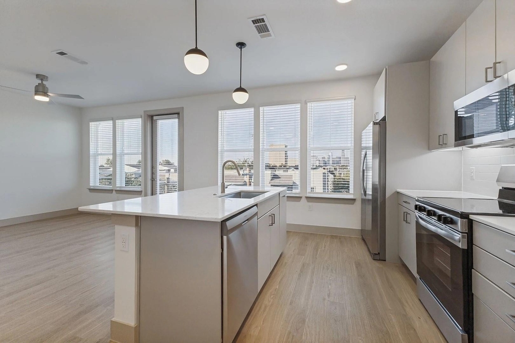1506 N Prairie Avenue - Photo 3