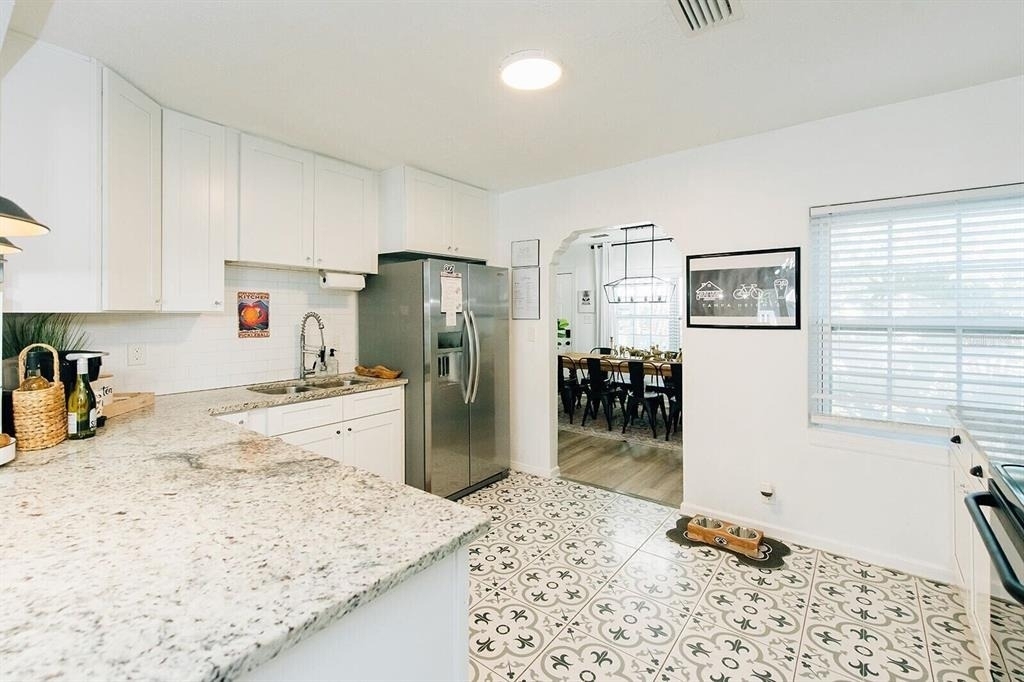 2705 N Oakdale Avenue - Photo 5