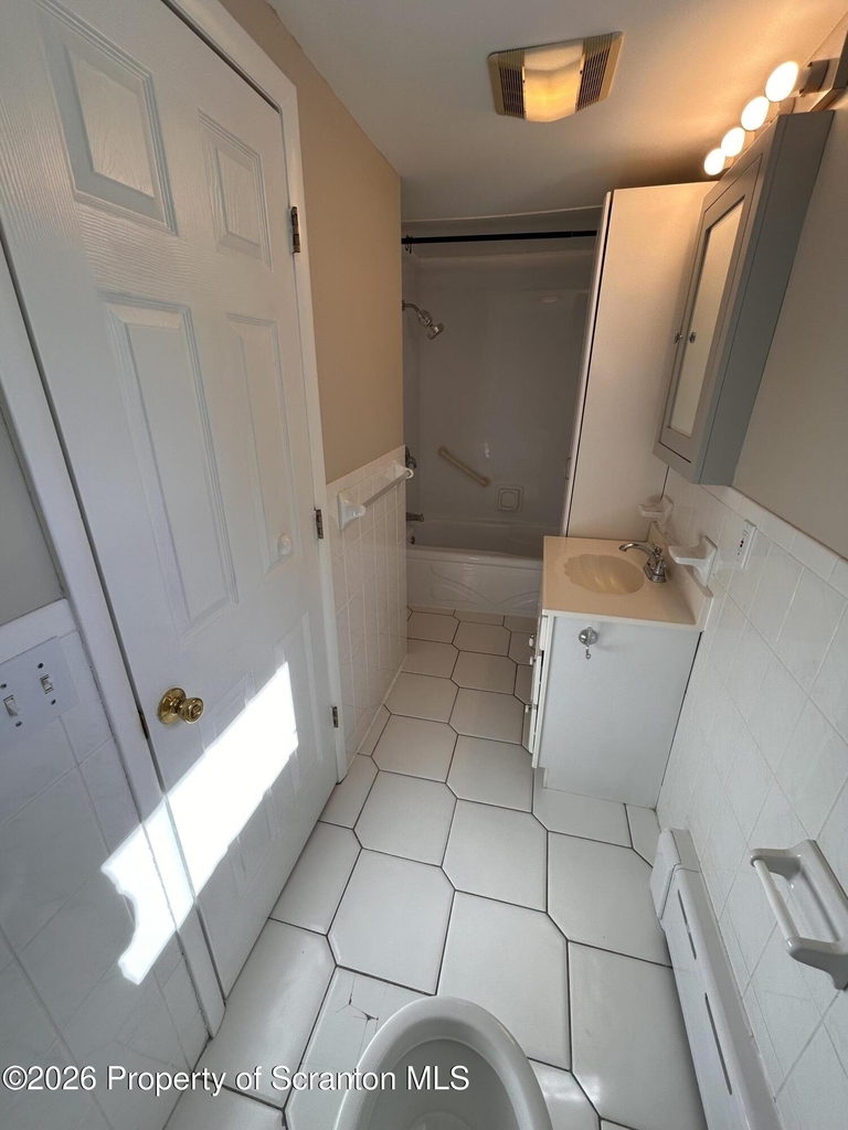 832 Brook Street - Photo 8