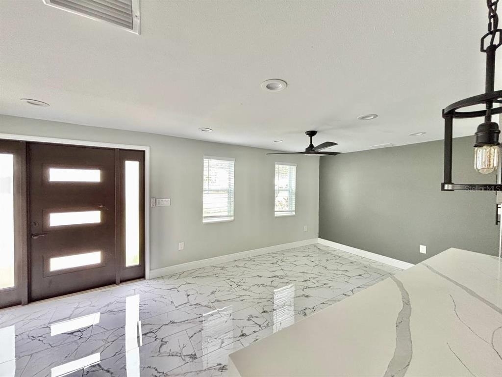 425 Orangewood Drive - Photo 4