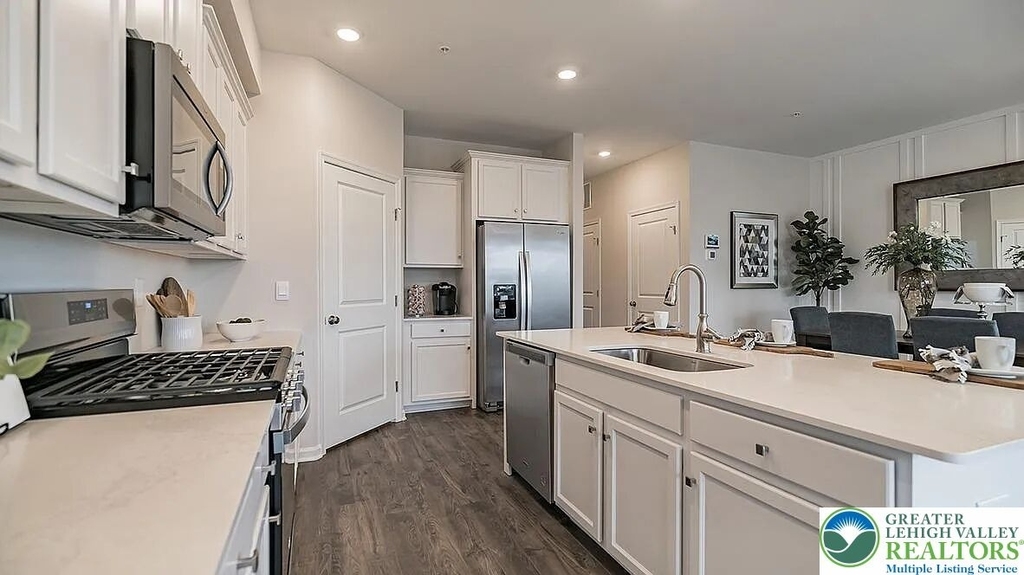 1043 Turnstone Drive - Photo 1