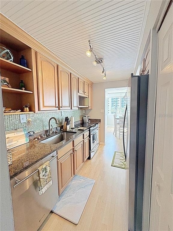 660 Island Way - Photo 16
