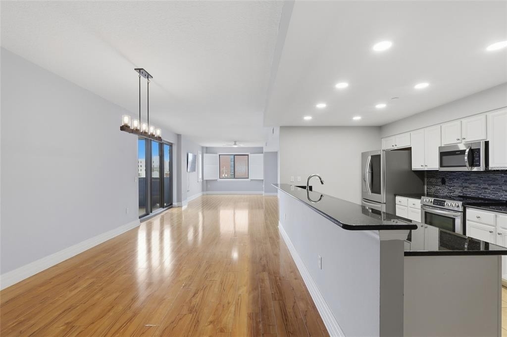 1108 N Franklin Street - Photo 2
