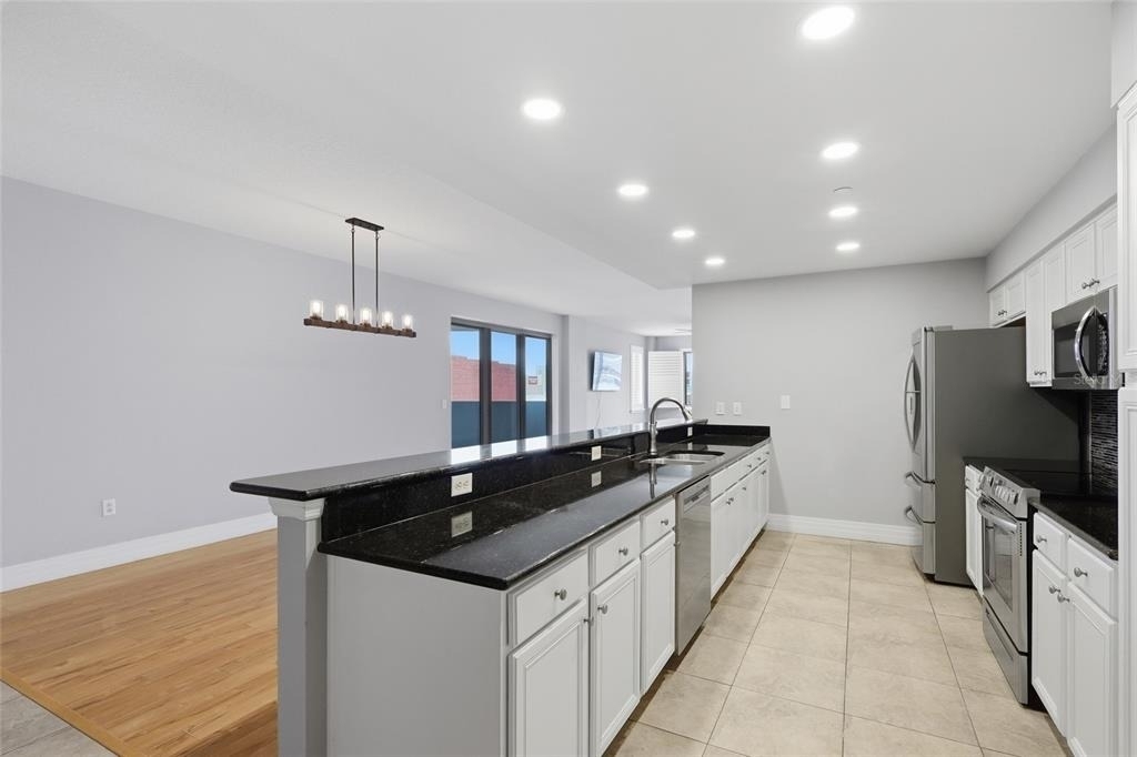 1108 N Franklin Street - Photo 3