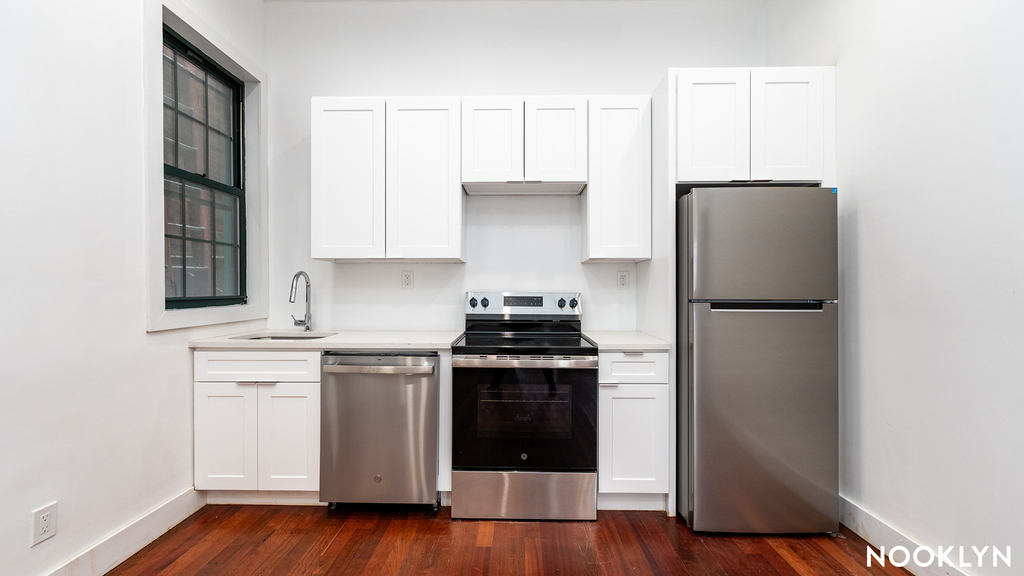276 Boerum St - Photo 3
