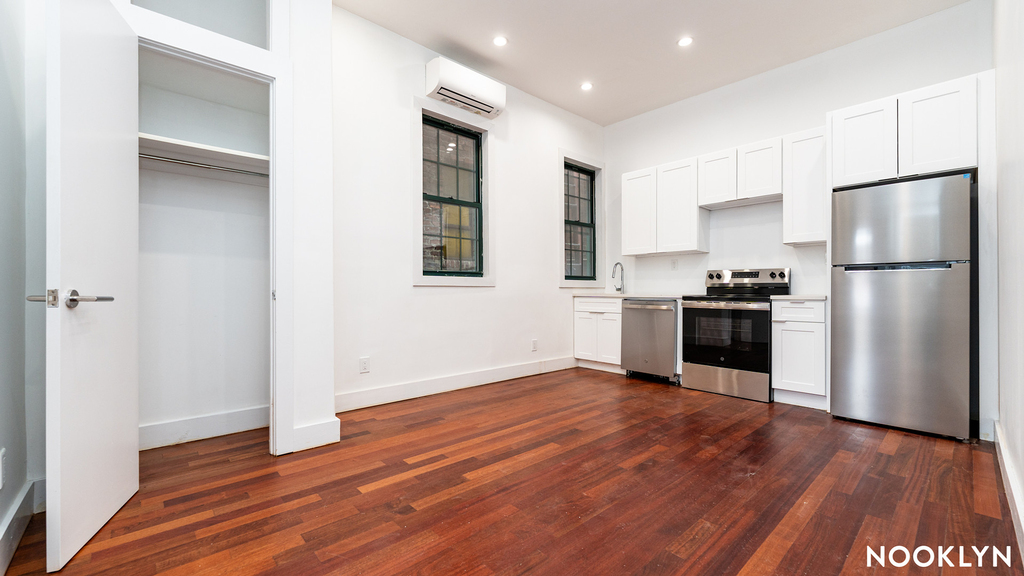 276 Boerum St - Photo 8