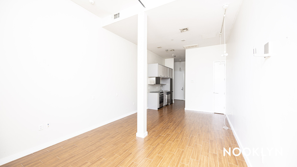 100 Dupont St - Photo 4
