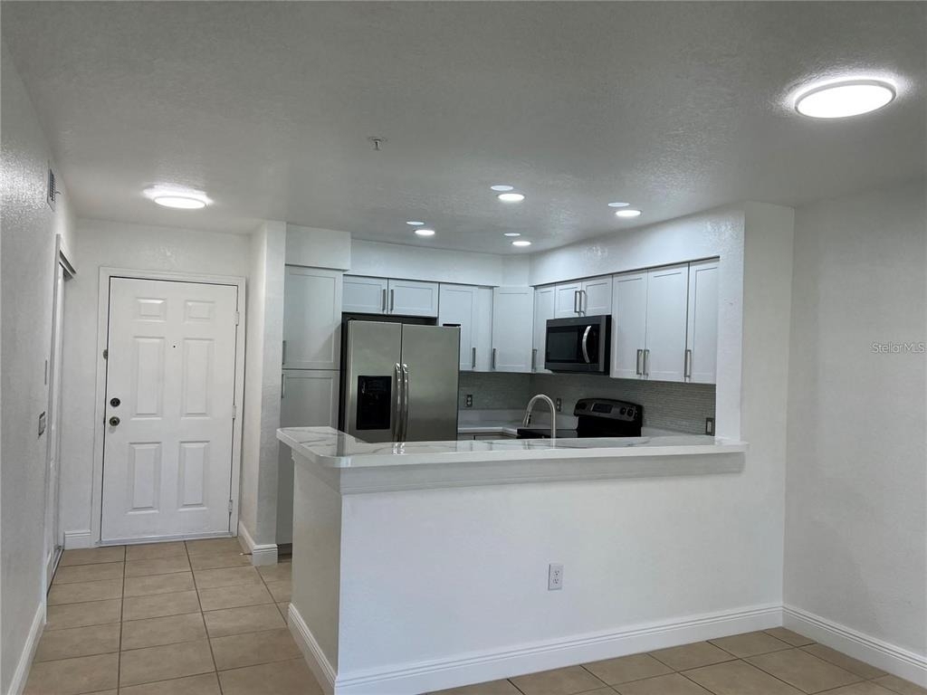 13905 Fairway Island Drive - Photo 4