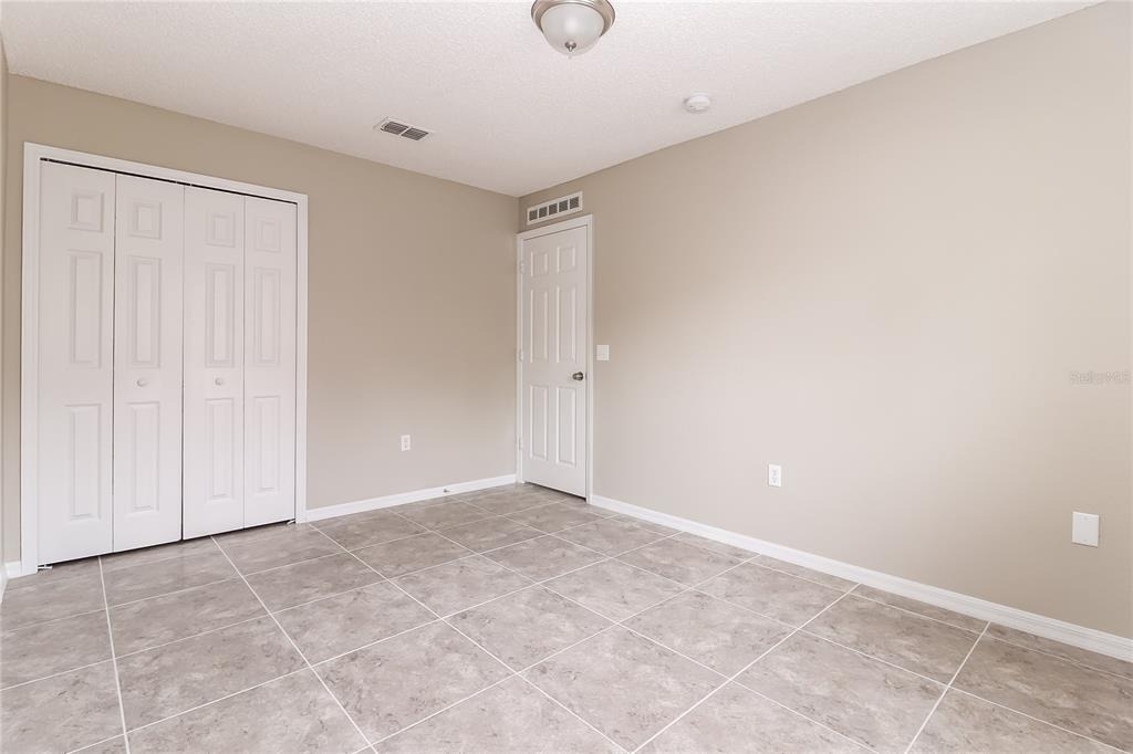927 Cambridge Court - Photo 10