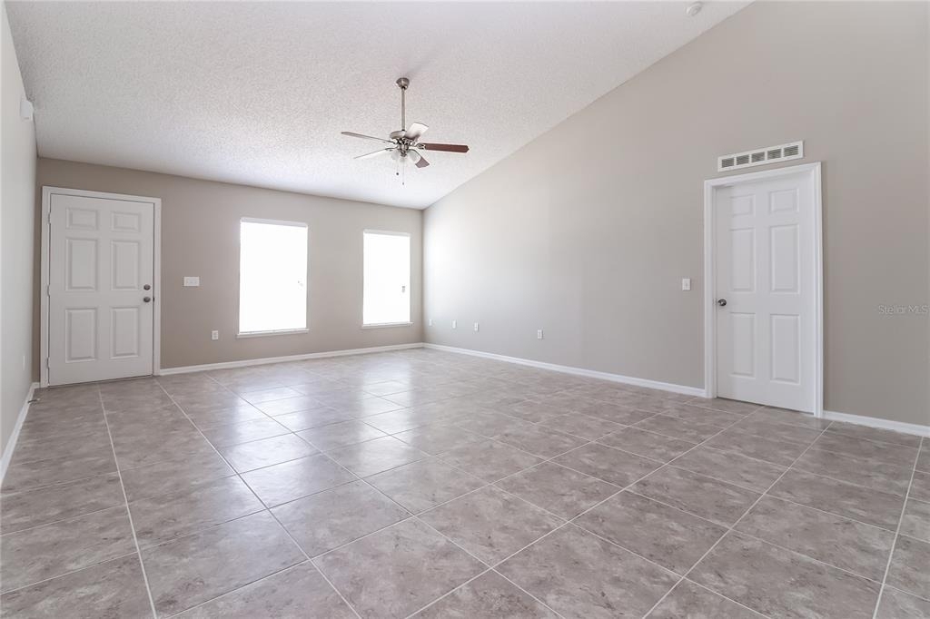 927 Cambridge Court - Photo 1