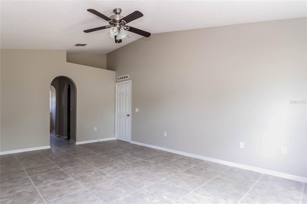 927 Cambridge Court - Photo 2