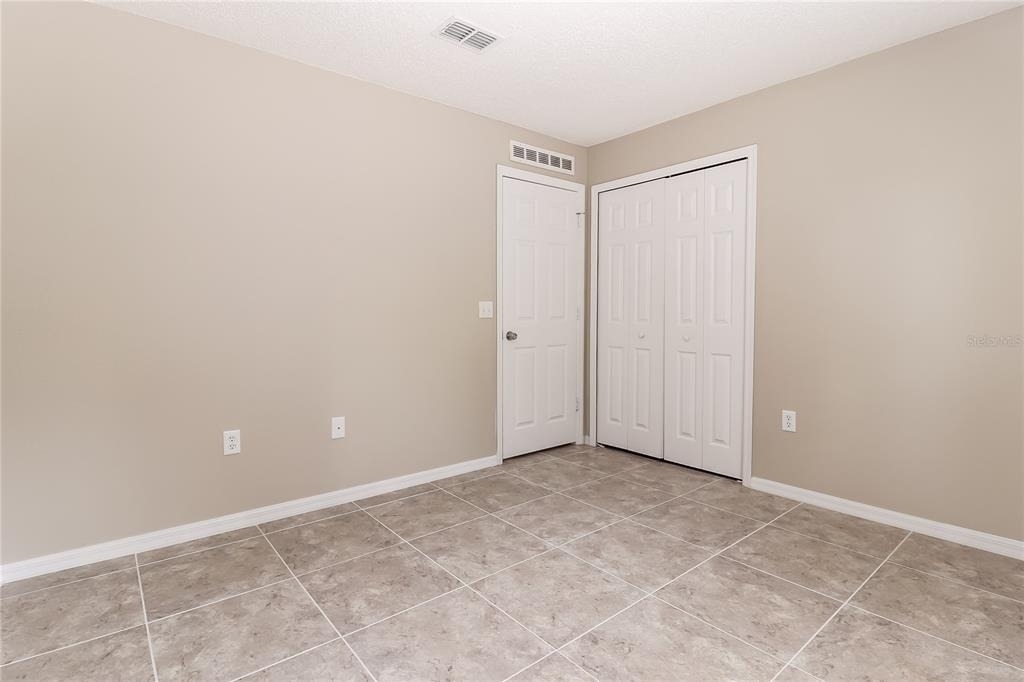 927 Cambridge Court - Photo 9