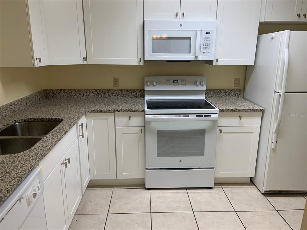 544 Orange Drive - Photo 3