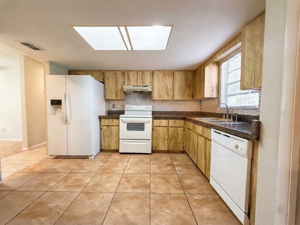113 S Deerwood Avenue - Photo 3