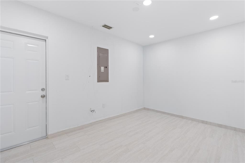 20424 Calder Avenue - Photo 21