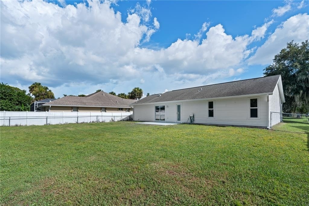 20424 Calder Avenue - Photo 22