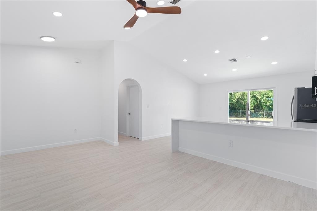 20424 Calder Avenue - Photo 3