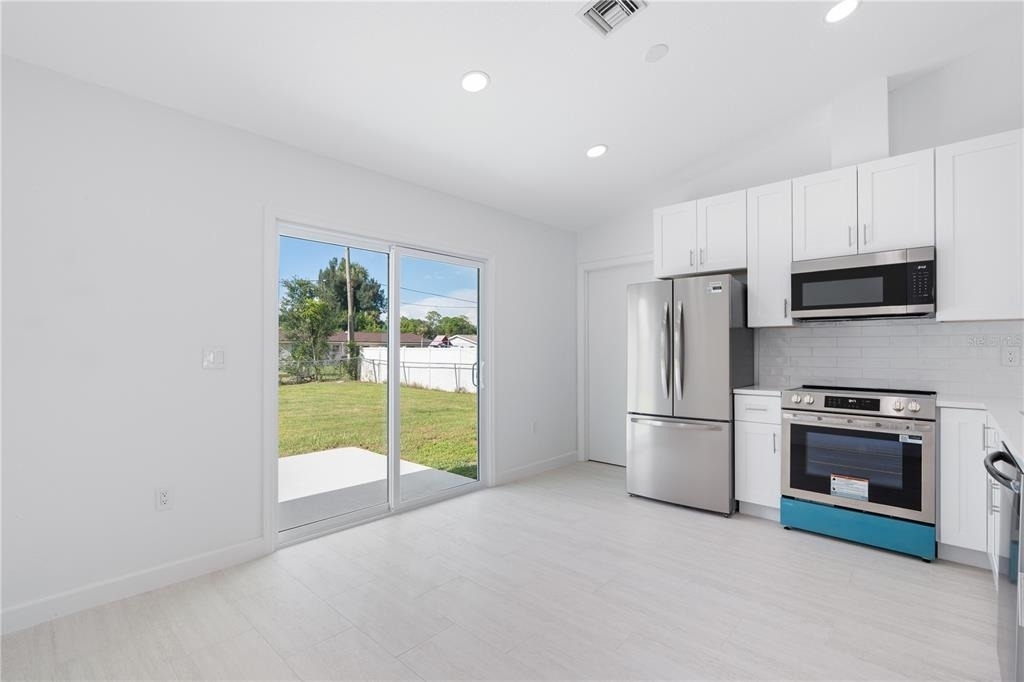 20424 Calder Avenue - Photo 8