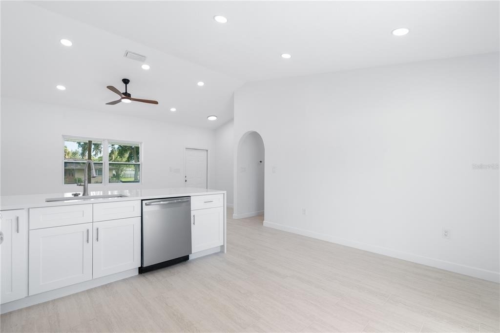 20424 Calder Avenue - Photo 5