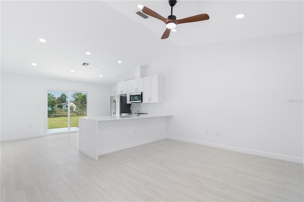 20424 Calder Avenue - Photo 2