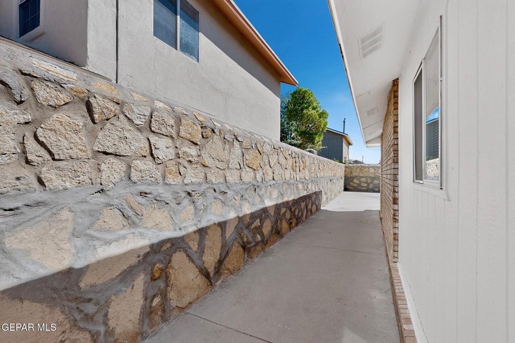 3320 Catherine Ann Drive - Photo 35