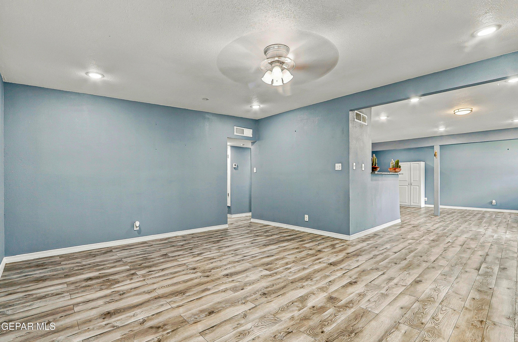 5201 Prince Edward Avenue - Photo 15