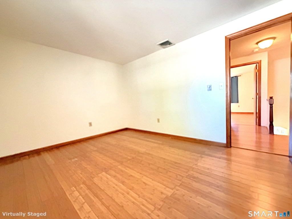 246 Woodford Avenue - Photo 8