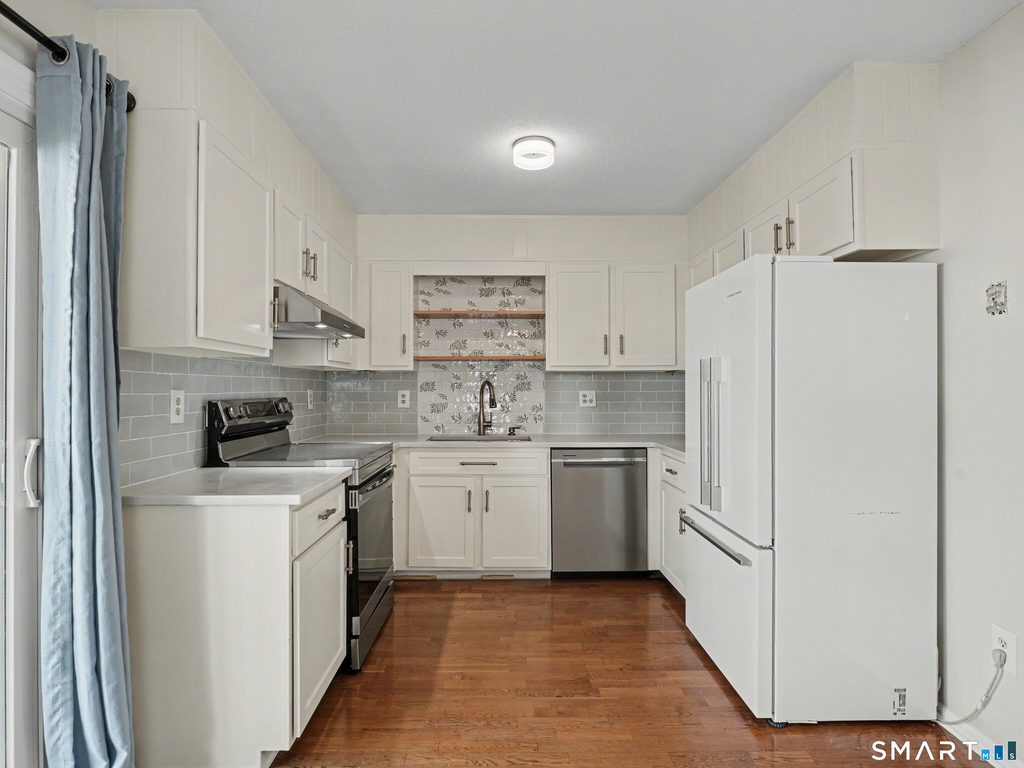 31 Betts Place - Photo 0