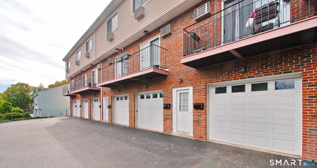 96 Columbus Place - Photo 0