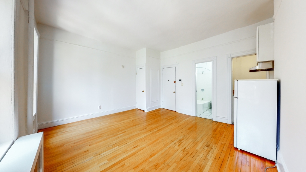 1043 Lexington Avenue - Photo 0
