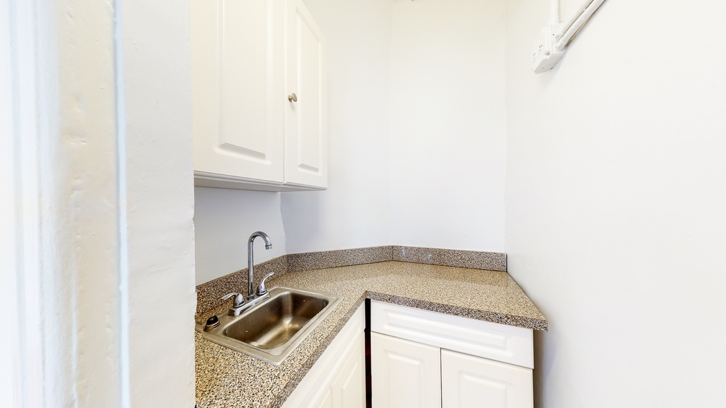 1043 Lexington Avenue - Photo 6