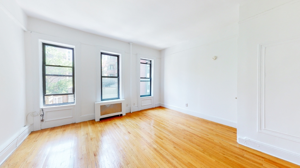 1043 Lexington Avenue - Photo 3