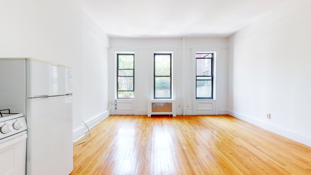 1043 Lexington Avenue - Photo 4