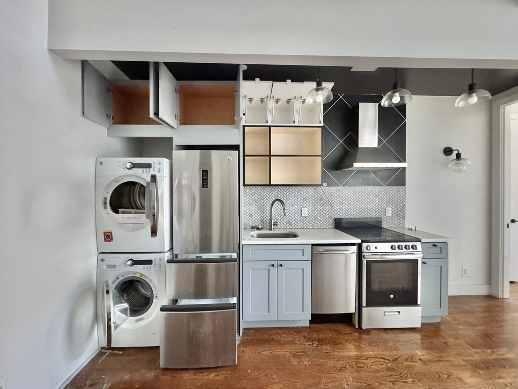85 Graham Avenue - Photo 2
