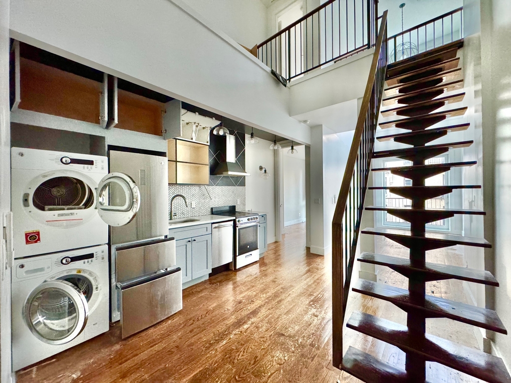 85 Graham Avenue - Photo 0