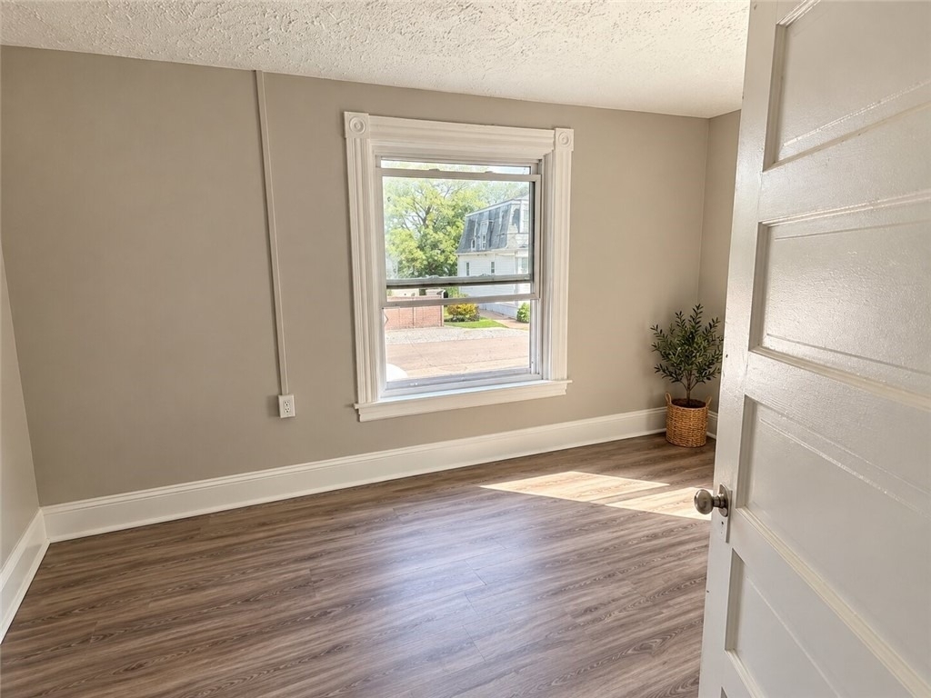 744 Large Ave - Photo 4