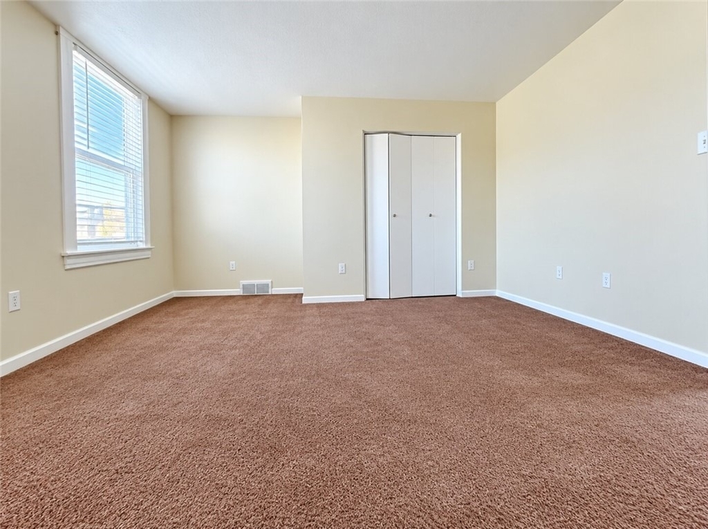 546 Greenfield Ave - Photo 5