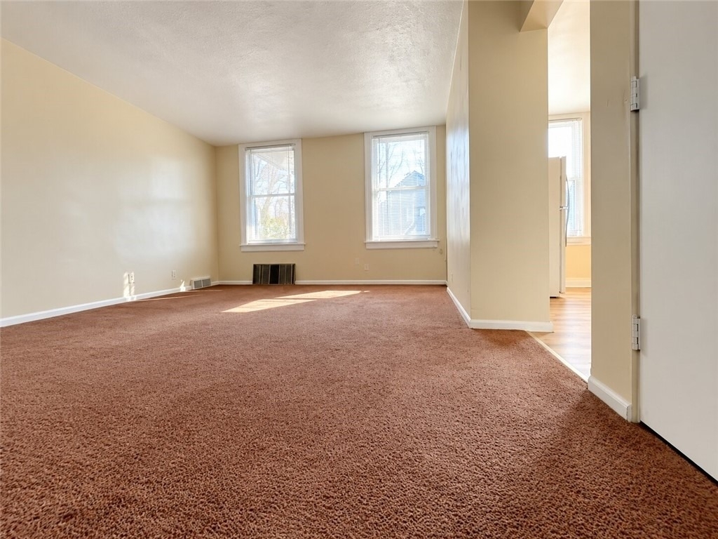 546 Greenfield Ave - Photo 4
