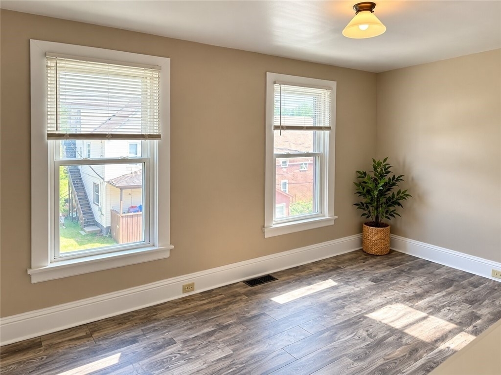 215 Donnan Ave - Photo 4