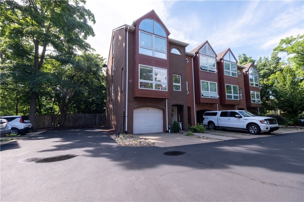 9 Graham Pl - Photo 0