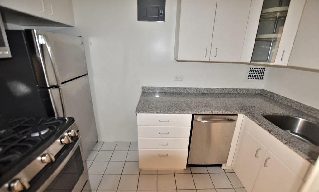 East 49th street - Photo 5