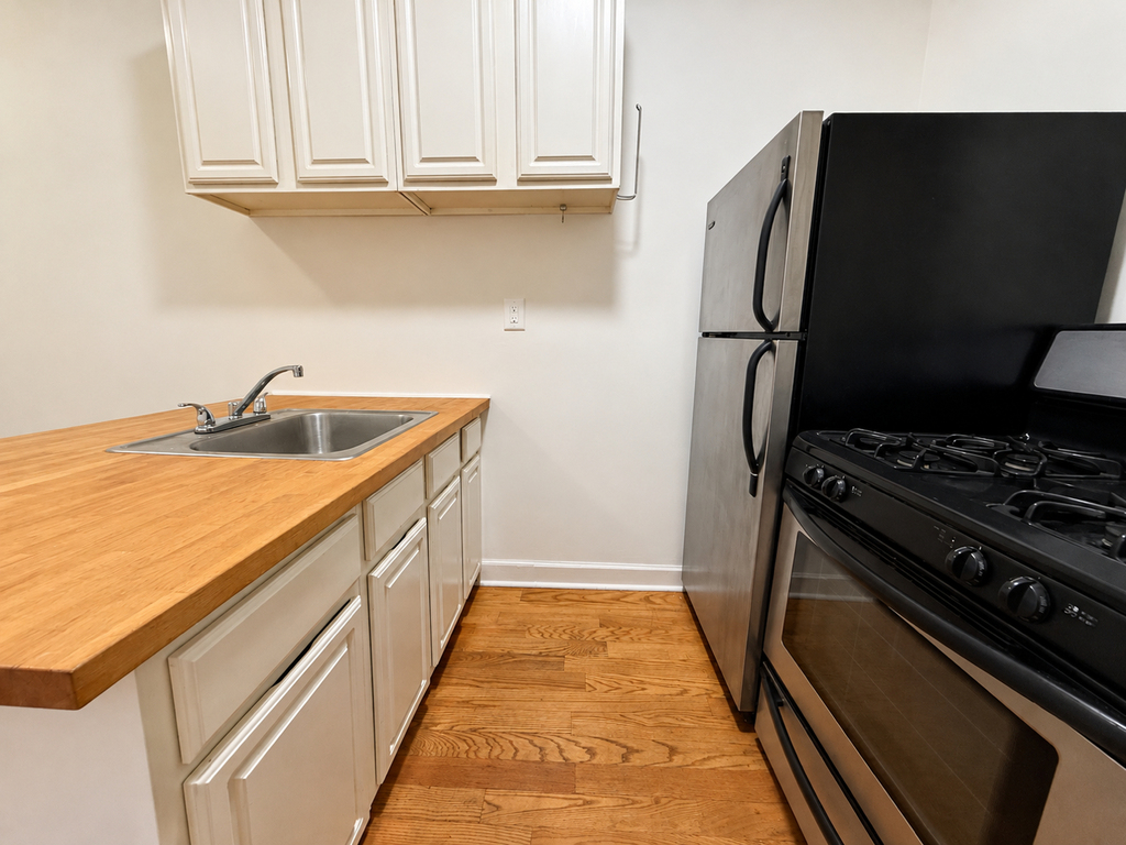 367 Menahan Street - Photo 2