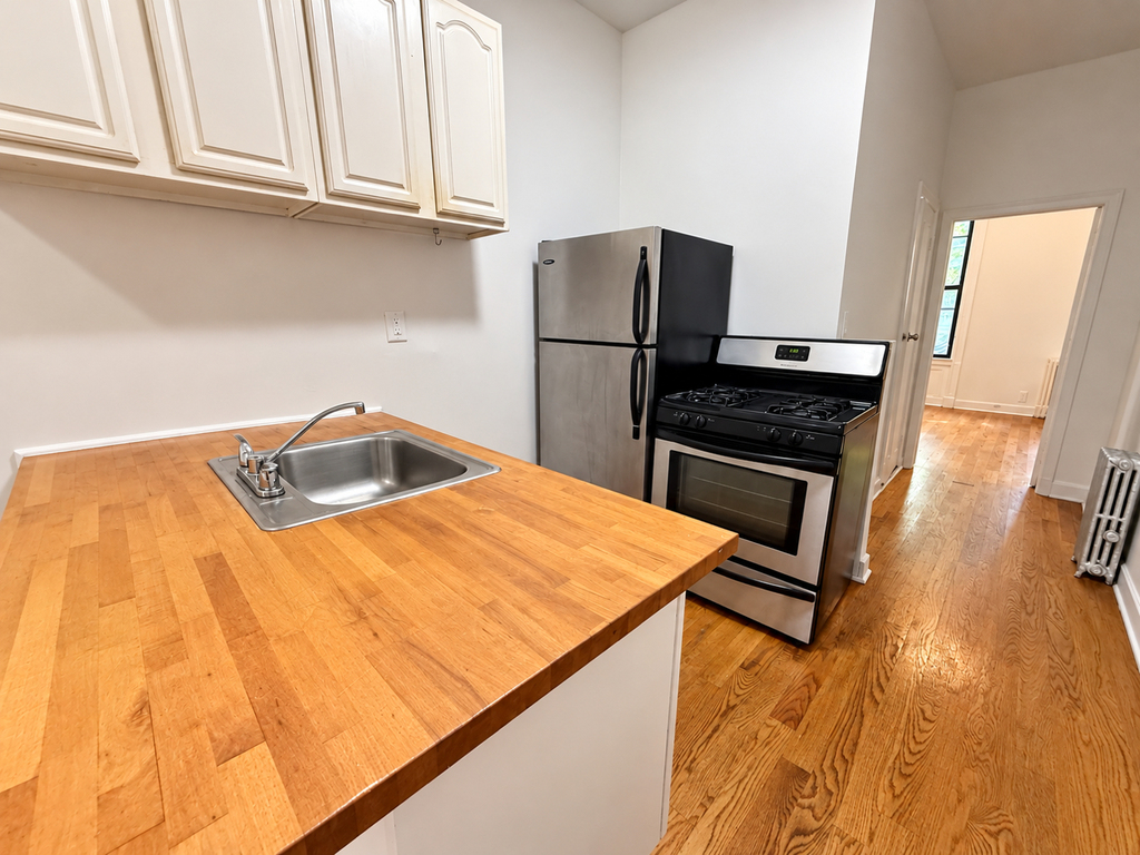 367 Menahan Street - Photo 1
