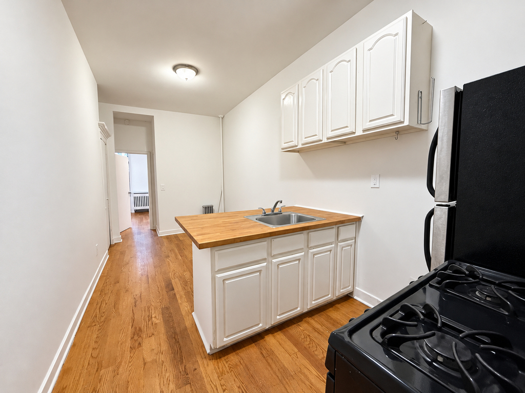 367 Menahan Street - Photo 3