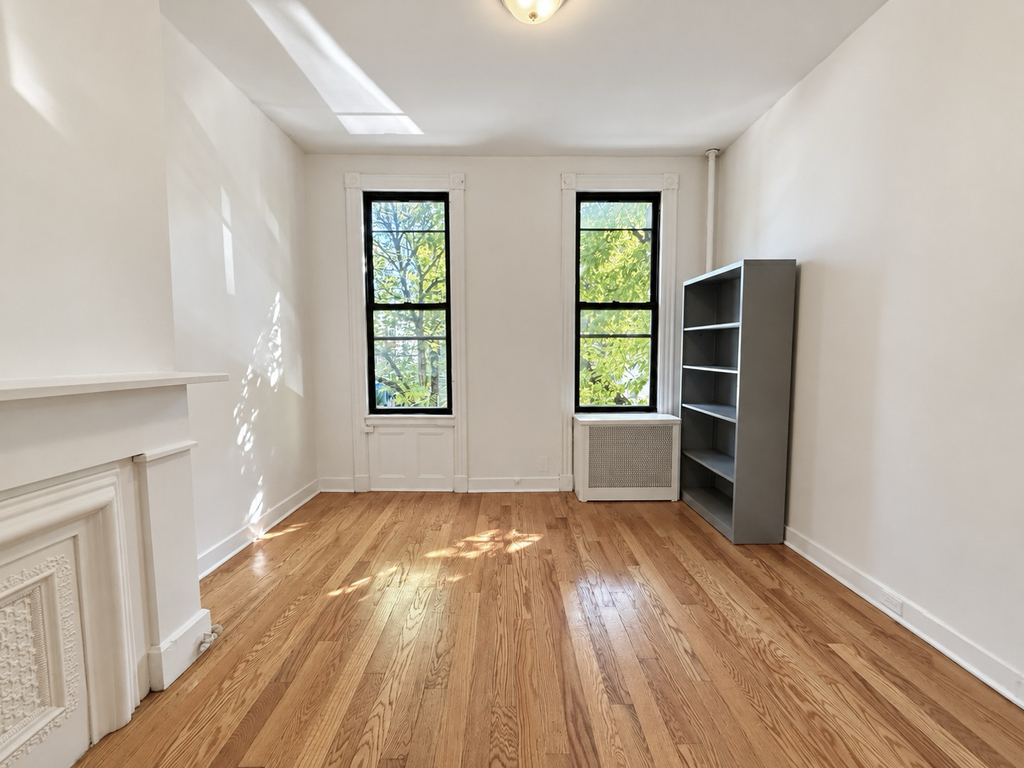 367 Menahan Street - Photo 4
