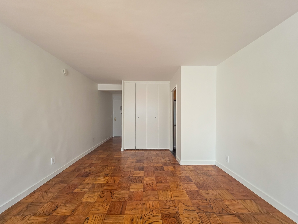 East 36th Street - Photo 3