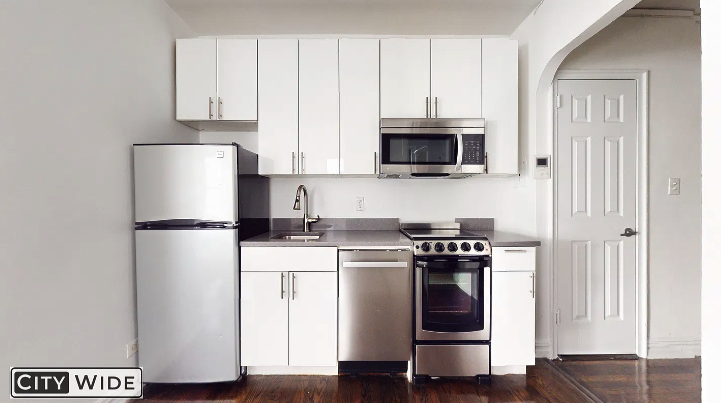 690 Ft Washington Avenue - Photo 2